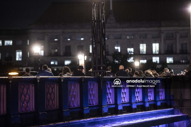 Londonski mostovi osvijetljeni ljubičastom bojom u znak sjećanja na kraljicu Elizabetu