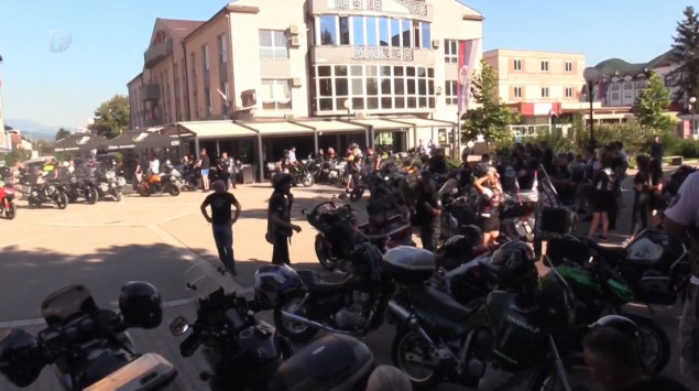 Na tradicionalnom defileu od Rajske plaže do centra Bratunca više od 800 dvotočkaša