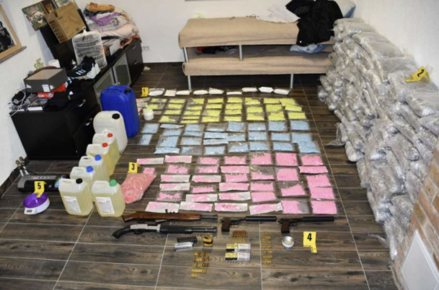 Zapljena oko 100 kg raznih droga i velika količina naoružanja:  Haris Mujčinović osuđen na zatvorsku kaznu od 5 godina i 7 mjeseci