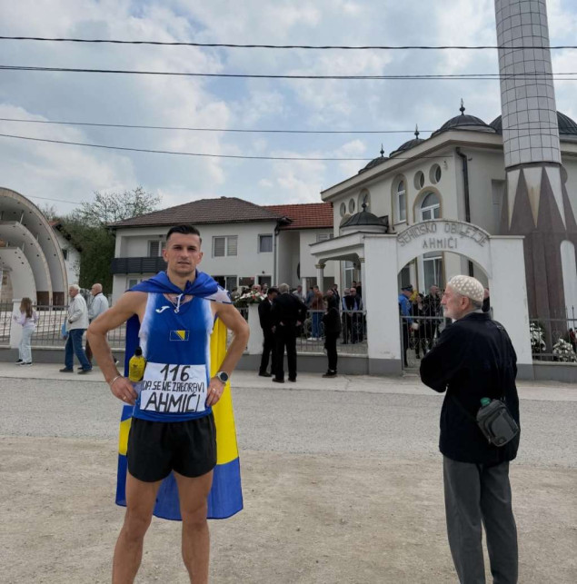 Reprezentativac Abedin Mujezinović istrčao iz Zenice do Ahmića 23 kilometra u spomen na 116 žrtava