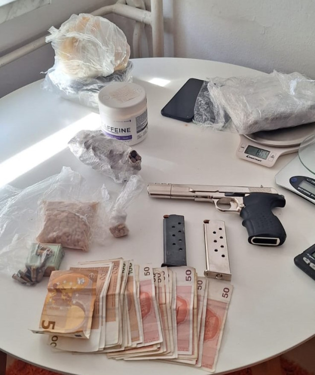 Akcija Sultan II, uhapšena dva muškarca, zaplijenjeno oružje i droga