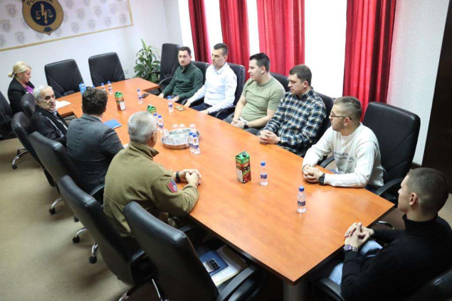 Katica s kandidatima za helikoptersku jedinicu MUP-a KS