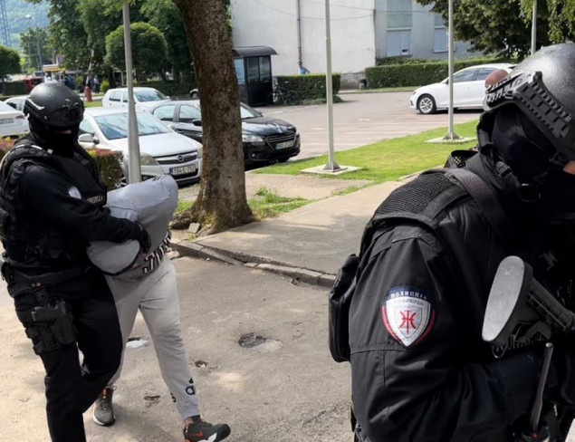 Pripadnici MUP-a RS-a vrše pretrese u Banja Luci