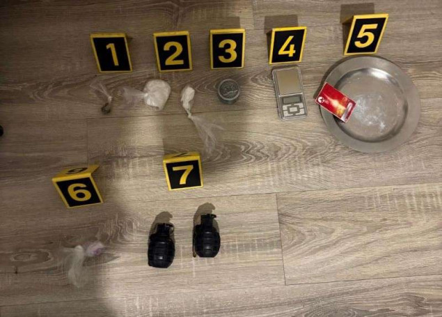 Uprava policije MUP-a ZDK pretresima u Zenici i Tešnju zaplijenila 4.4 kg opojne droge