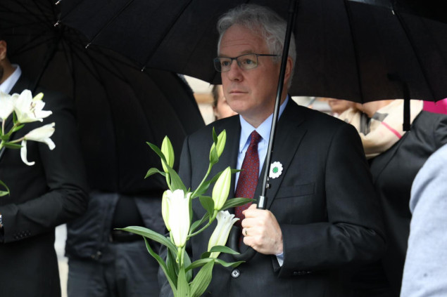 Ambasador Murphy: Skrušeno i uz duboko poštovanje odajem počast žrtvama genocida