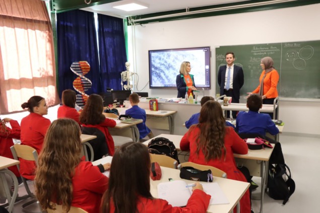 Premijer Nihad UK: Obrazovanje kao prioritet, uloženo je više od 200 miliona KM