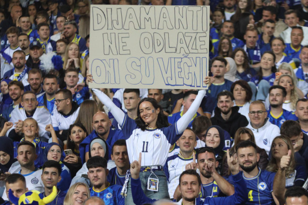 45 minuta prije početka meča stadion u Zenici skoro ispunjen