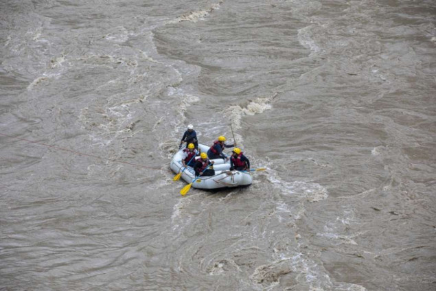 Spasioci u Nepalu izvukli iz rijeke 11 tijela putnika autobusa