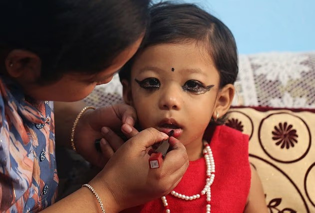 Dvogodišnja djevojčica izabrana za novu živu boginju hindusa i budista