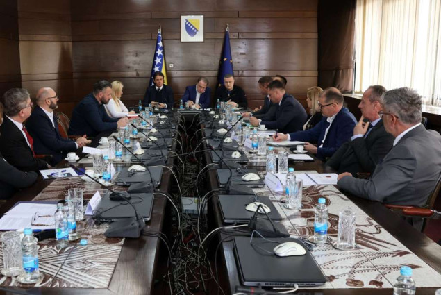 Premijer Nikšić: Javna preduzeća moraju jasno pokazati šta rade za građane