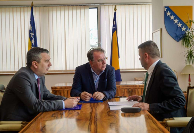 Nikšić i Dizdar razgovarali s Hurtićem o nastavku procesa zatvaranja kolektivnih centara