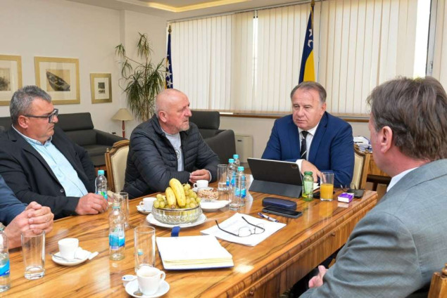 Nikšić i Hrnjić sa poljoprivrednicima - Podrška Vlade FBiH strateškom razvoju poljoprivrede