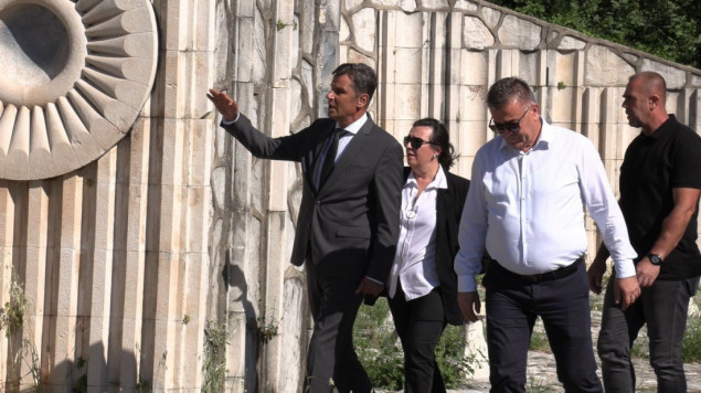 Novalić obećao 200.000 KM za zaštitu Partizanskog spomen groblja