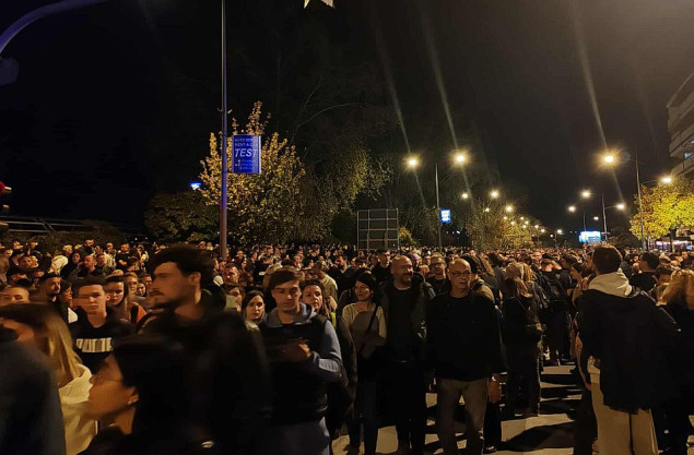 Novi Sad: Građani se okupljaju na keju uz Dunav, gdje se nastavlja komemorativni program