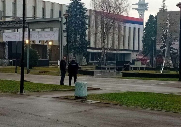 Ispred Narodne skupštine jutros samo policija