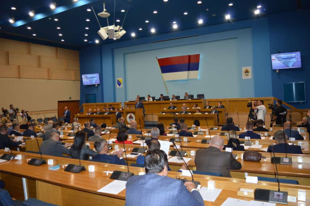 Rasprava o zakonu koji zabranjuje pušenje u zatvorenim prostorima u NSRS trajala više od tri sata