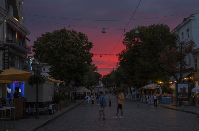 Ljudi u Odesi nastavljaju sa svakodnevnim životom, bez obzira na rat