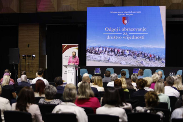 Panel 'Promjene koje život znače' - Škole trebaju biti mjesta sigurnosti, podrške i pripadnosti
