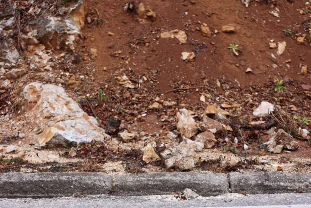 Oprez zbog učestalih odrona na kolovoz