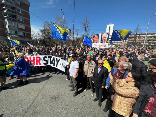 Završeni protesti ispred OHR-a: Zatražena Schmidtova ostavka