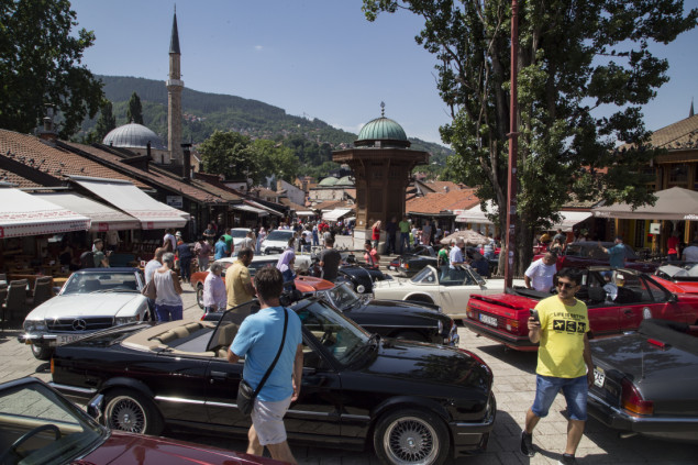 Na Baščaršiji izloženo više od 40 cabrio oldtimera