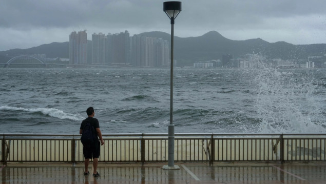 Tajfun pogodio Kinu, poremećen aviosaobraćaj
