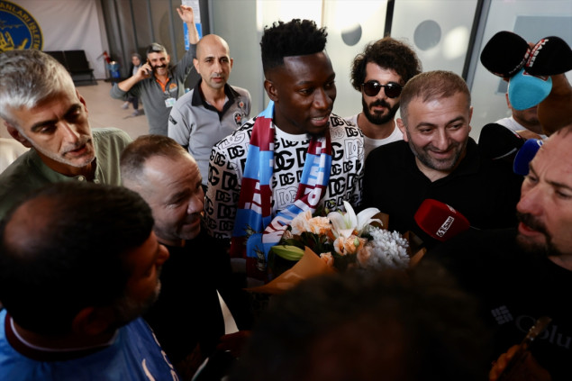 Andre Onana stigao u Trabzon, navijači mu priredili doček na aerodromu