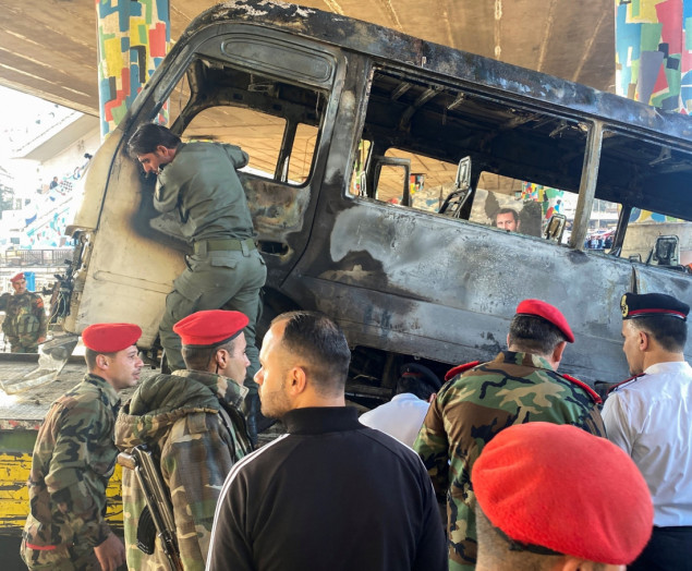 U napadu ISIL-a na sirijski vojni autobus ubijeno 26 vojnika