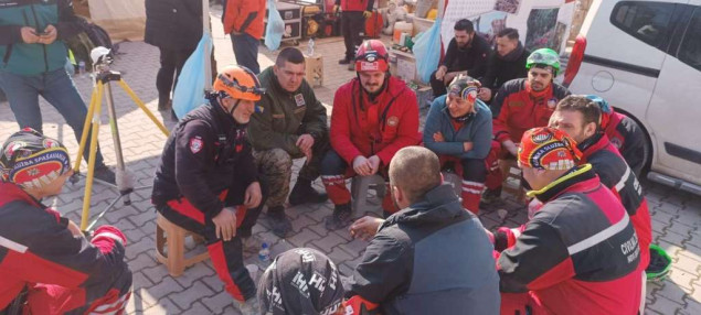 Pripadnici jedinice privremenog sastava OS BiH pomažu narodu uništene Antakije