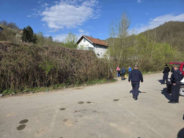 Osuđenici KPZ Sarajevo-odjeljenje Ustikolina danas čistili kod industrijske zone Pobjeda