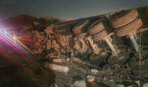 U saobraćajnoj nesreći na sjeverozapadu Pakistana poginulo 17 osoba