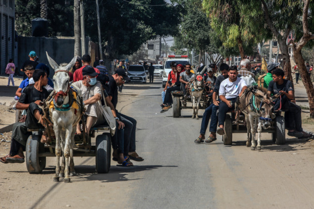 Zbog nestašice goriva Palestinci koriste zaprežna kola za prevoz