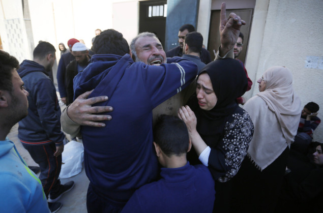 Macron: Prisilno uklanjanje Palestinaca iz Rafaha predstavljalo bi ratni zločin