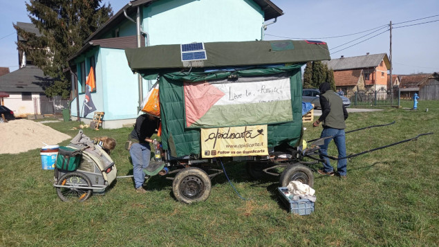 Porodica Jusufa Nedžmedina iz Francuske u Palestinu putuje pješice