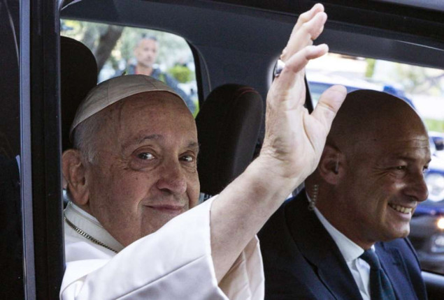Papa Franjo zbog gripe bez daha tokom audijencije