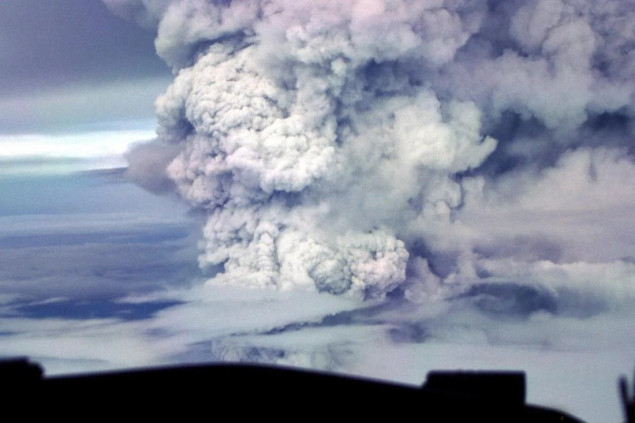Zbog erupcije vulkana Papua Nova Gvineja zatvorila aerodrom i otkazala letove