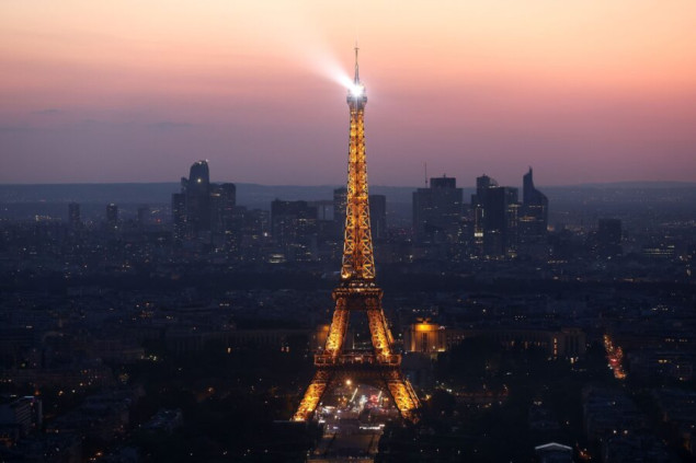 Pariz: Planira se zabrana vozila oko Eiffelovog tornja
