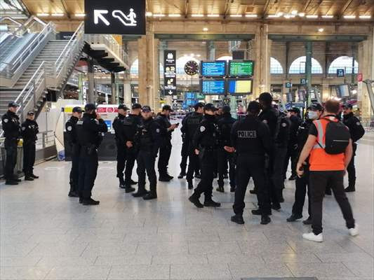 Šestoro povrijeđenih u napadu nožem na željezničkoj stanici u Parizu