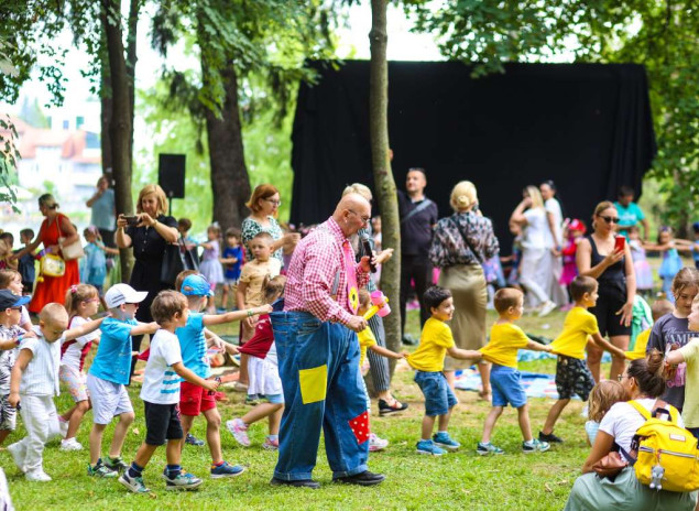 Bihaćki park oživio uz dječiju čaroliju - Završen dječiji festival 'U hladu kreativa'