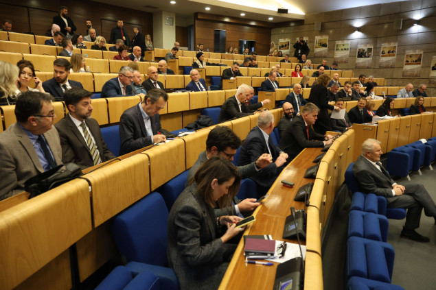 Sastanak u Ambasadi SAD promijenio dnevni red Parlamenta, izvještaji Vlade FBiH povučeni iz procedure