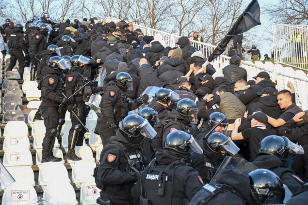 Meč Čukaričkog i Partizana prekinut zbog incidenata publike