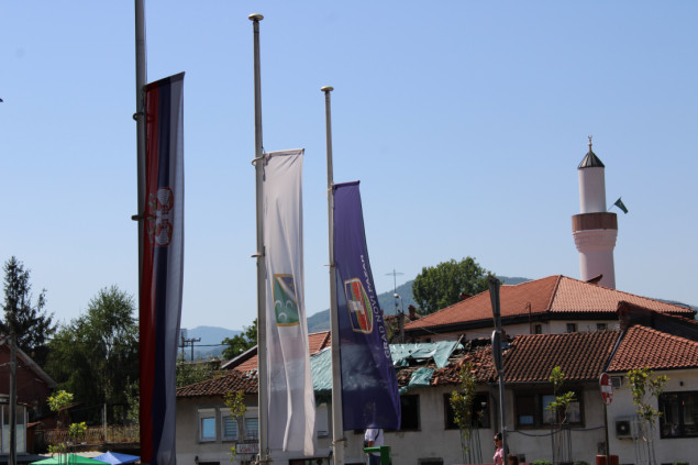 Dan sećanja u Novom Pazaru: Tišina i poštovanje za žrtve genocida u Srebrenici