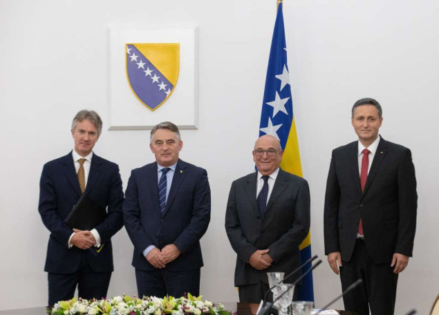 Komšić i Bećirović sa specijalnim izaslanikom UK Peachom o ekonomiji, investicijama, reformama