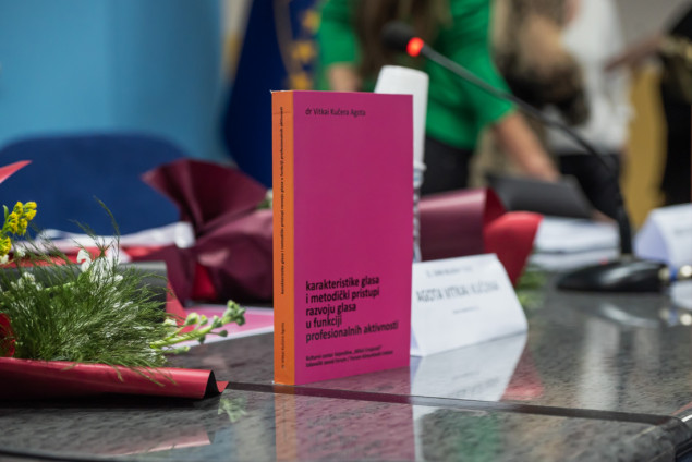 Promocija knjige "Karakteristike glasa i metodički pristupi razvoju glasa u funkciji profesionalnih aktivnosti"