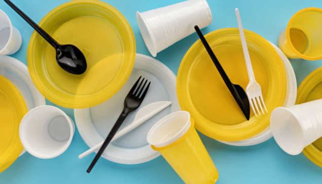 Engleska zabranila plastični pribor za jelo i tanjire za jednokratnu upotrebu