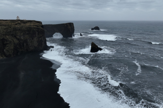 Reynisfjara plaža s mračnom historijom na Islandu