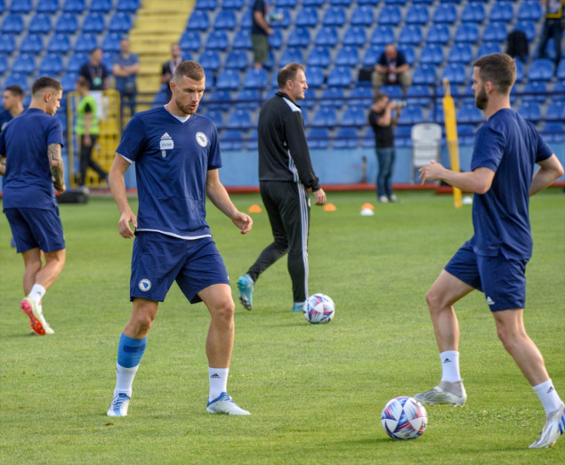 Fudbaleri BiH trenirali u Podgorici, na terenu i Edin Džeko