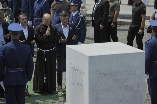 Brojne strane i domaće delegacije odale počast žrtvama genocida