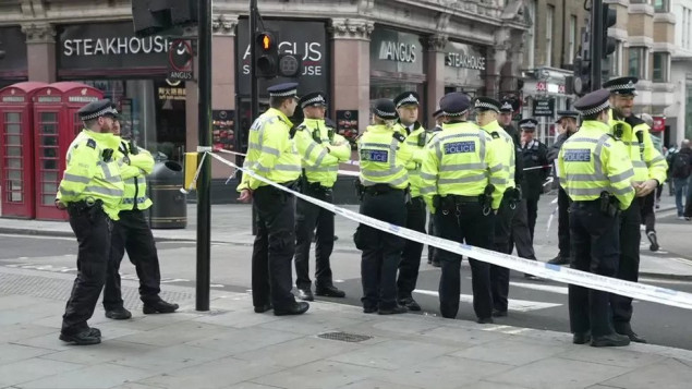 Napadač ranio nožem dvojicu policajaca u centru Londona