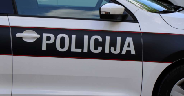 Pokušao pregaziti policajce jer su ga uhvatili u nelegalnoj sječi šume